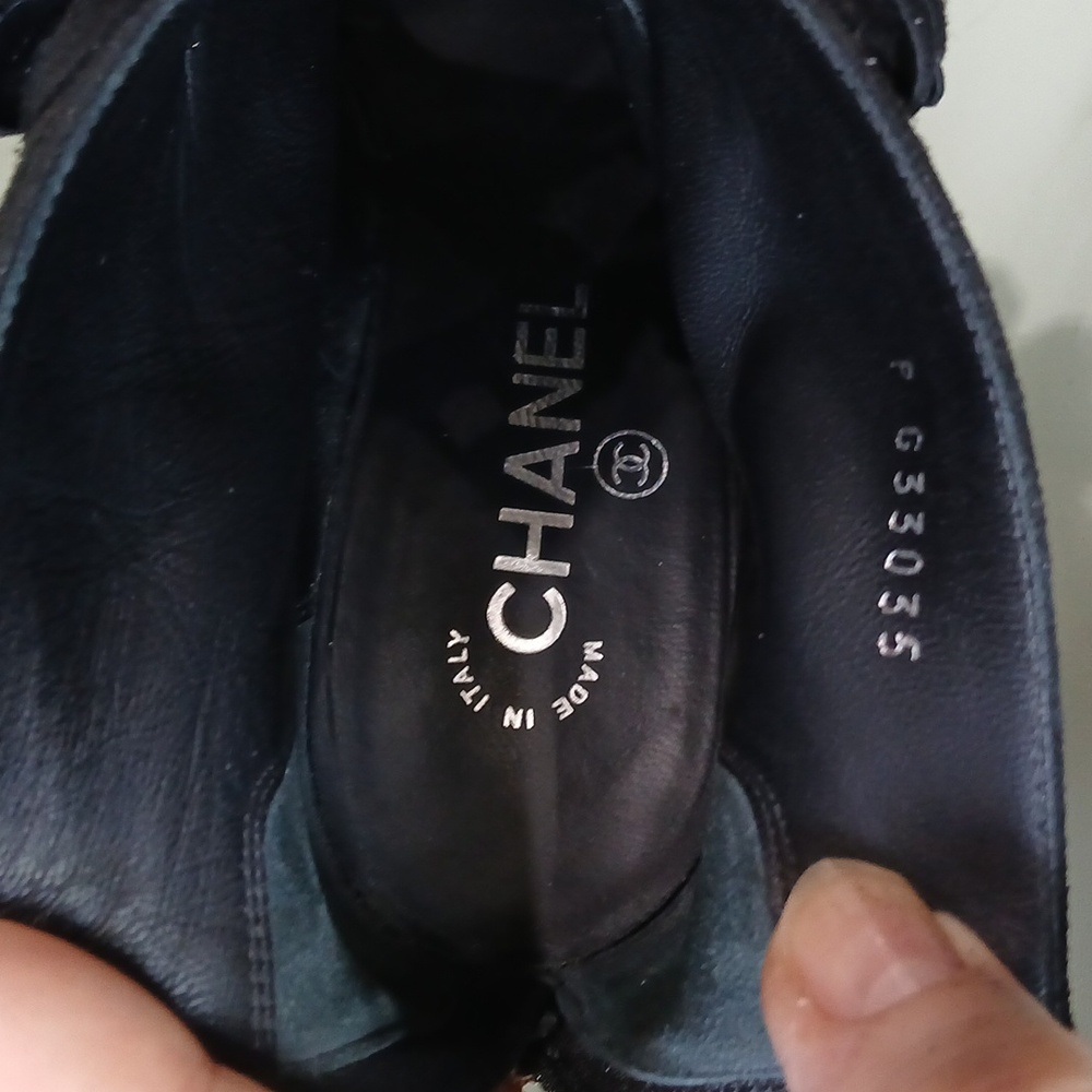 🖤 CHANEL 2017 Camellia Black Suede Peep Toe Boots CC Logo Karl Lagerfeld 38.5 - Picture 11 of 13